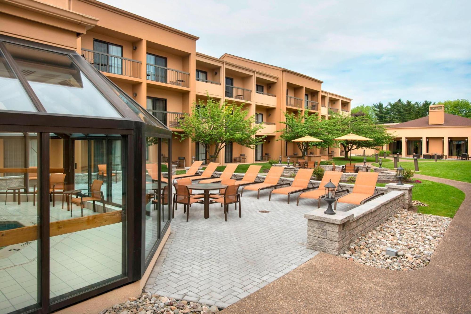 Courtyard Philadelphia Willow Grove Luaran gambar