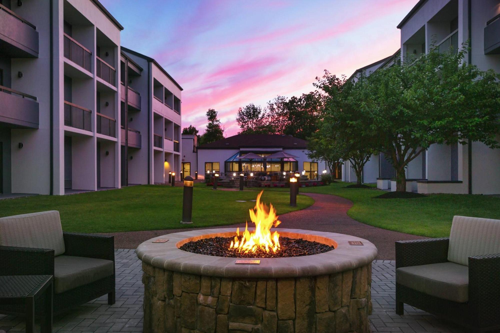 Courtyard Philadelphia Willow Grove Luaran gambar